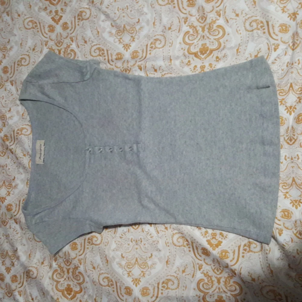 Tops - Picture 4 of 5